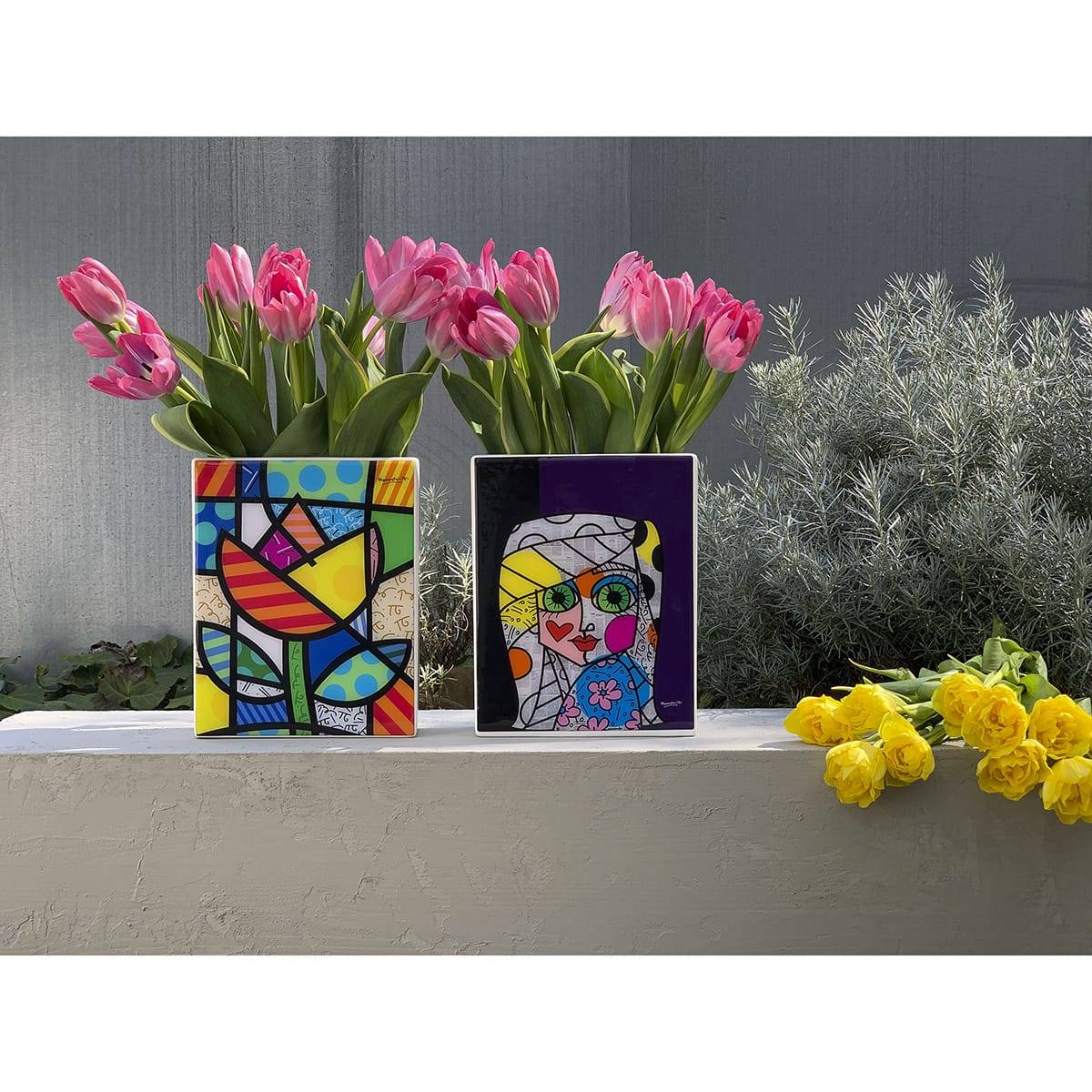 Vases en céramique aux motifs colorés