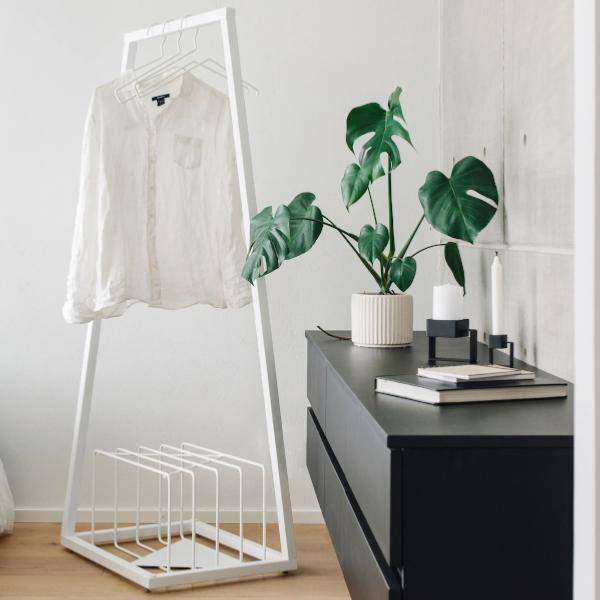 Utiliser le porte-manteau sur pied Lume ensemble petit blanc pour une décoration moderne à Paris Île de France