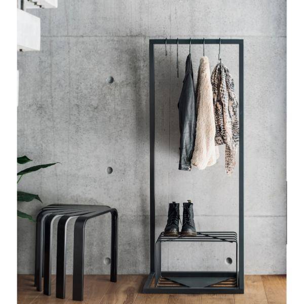 Utiliser le porte-manteau sur pied Lume ensemble petit noir pour une décoration moderne à Lyon 69 Rhône-Alpes