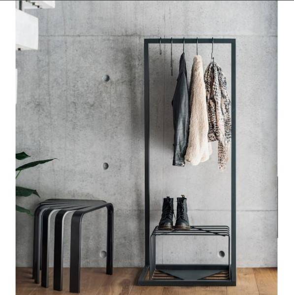 Porte-manteau sur pied design en métal fabrication italienne à Nice et en ligne
